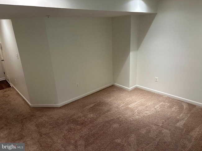 Building Photo - 7216 Mockingbird Cir