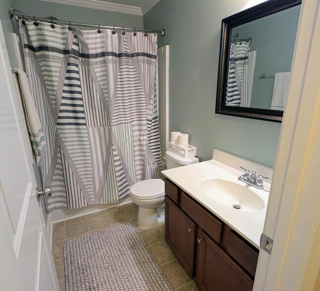 Building Photo - 400 Laurel Leaf Dr