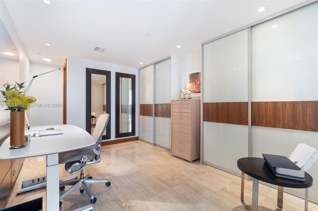 Building Photo - 5959 Collins Ave