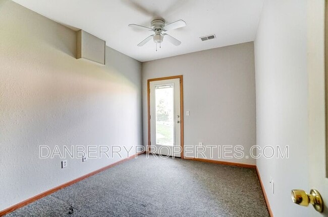 Building Photo - 1109 N Byrne Rd