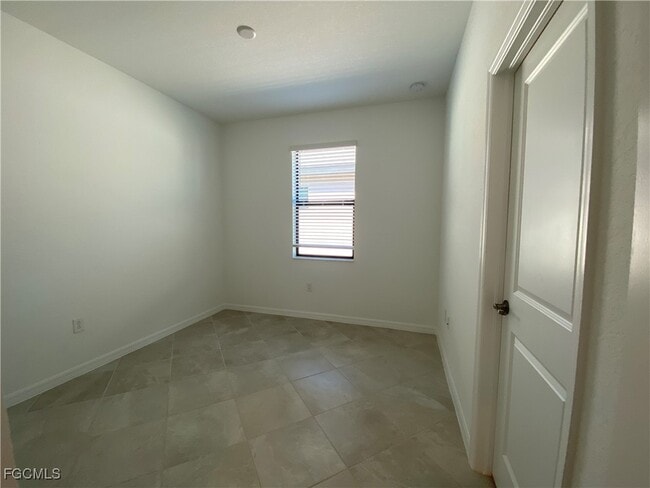 Building Photo - 14857 Portico Blvd