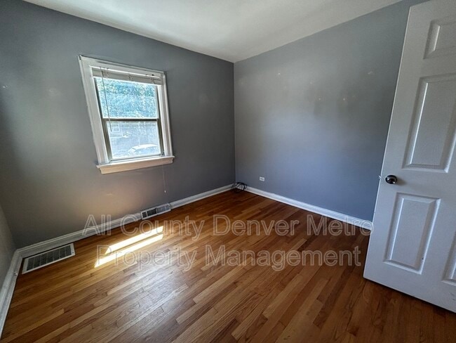 Building Photo - 2111 S Emerson St