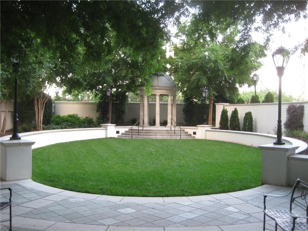Shared Common Area - 195 14th St NE