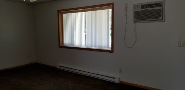 Building Photo - Single Level Energy Efficient 2+ Bedroom H...