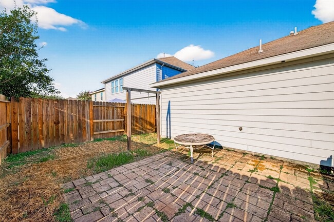 Building Photo - 3343 Apple Dale Dr