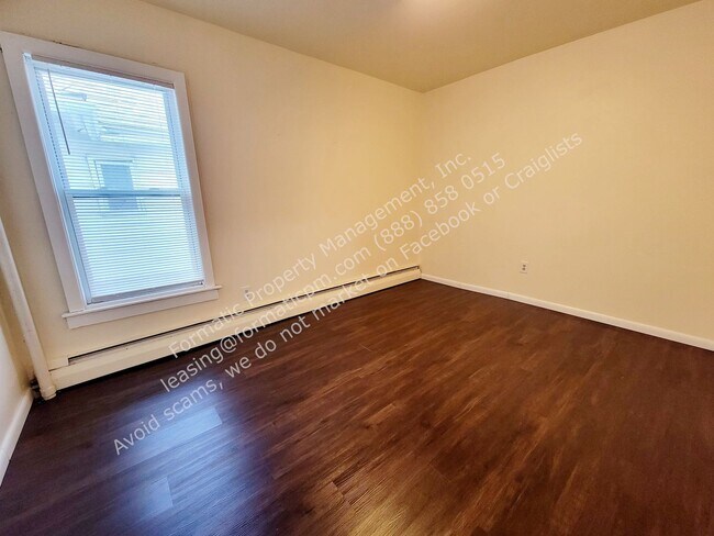 Building Photo - 375-377 S River St