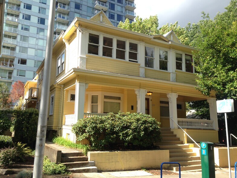 Building Photo - 1515 SW 10th Ave