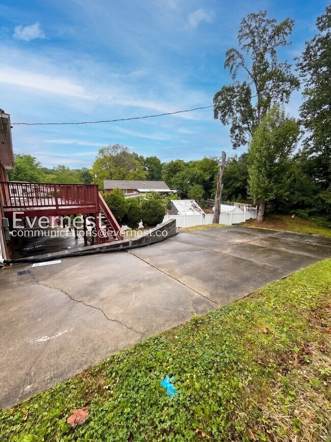 Building Photo - 4303 Whippoorwill Dr