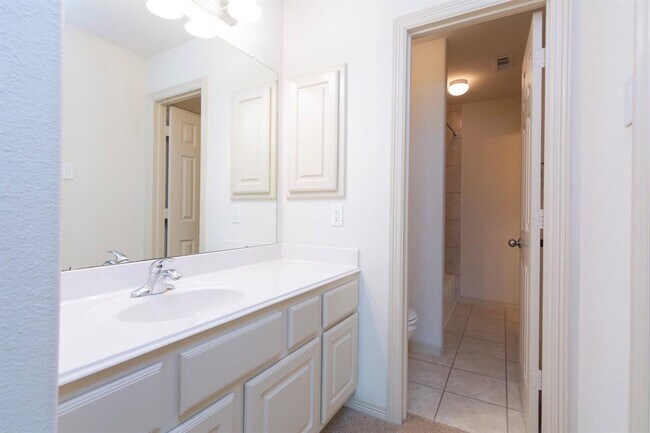Building Photo - 62 S Longsford Cir