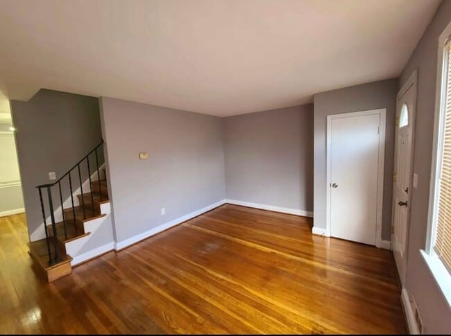 Building Photo - 3 Bedroom Townhouse located in Frankford-Baltimore city