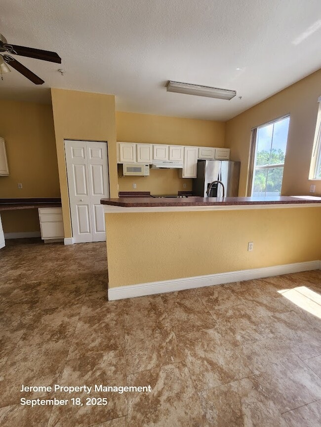 Building Photo - 5011 Sunridge Palms Dr