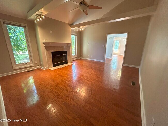 Building Photo - 623 Ripwood Rd