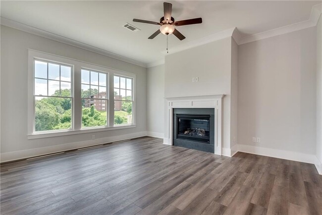 Building Photo - 435 Maplewood Dr