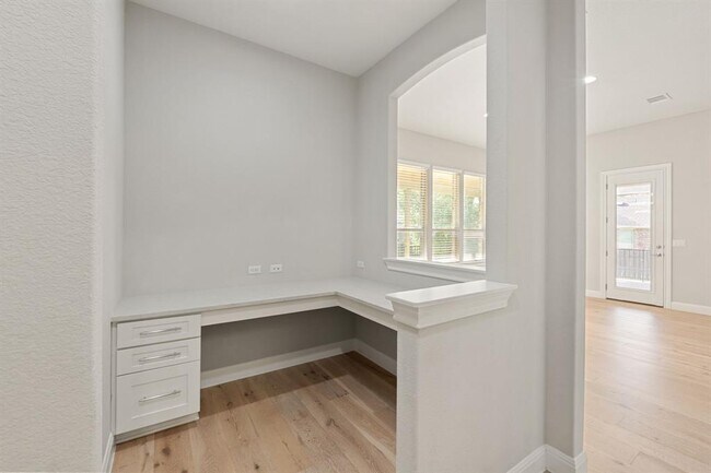 Building Photo - 10709 Lavon Bend