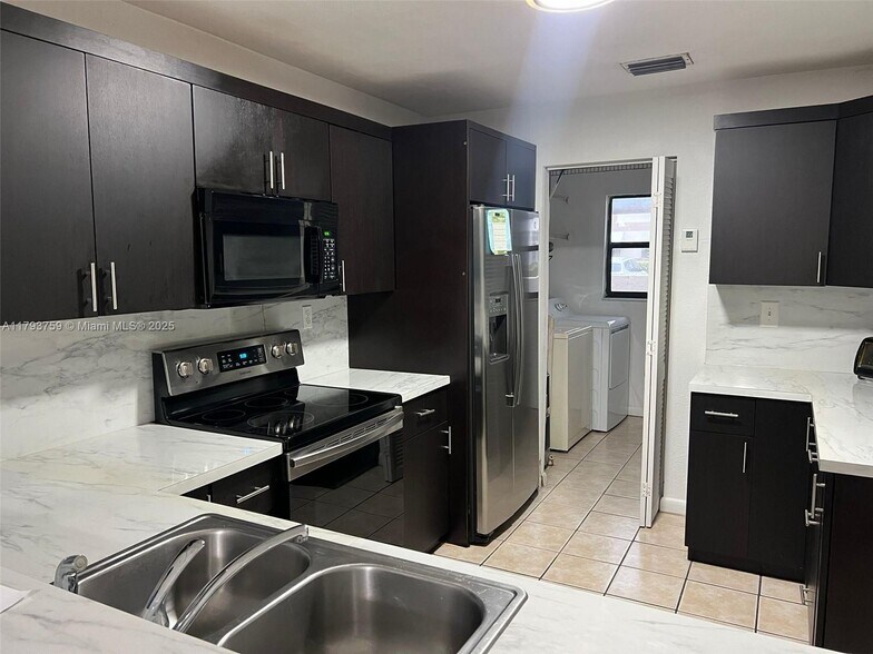 Building Photo - 13301 SW 88th Ter