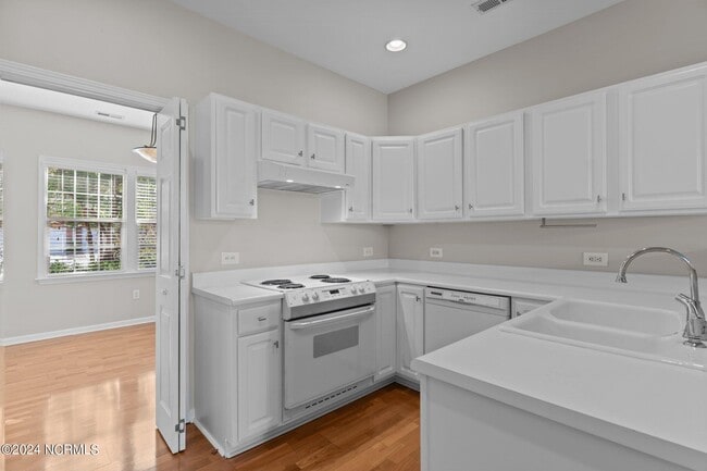 Building Photo - 903 Shelton Ct
