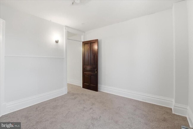 Building Photo - 819 E Marion St