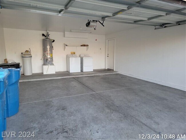 Building Photo - SILVERADO RANCH SINGLE STORY PATIO HOME IN...