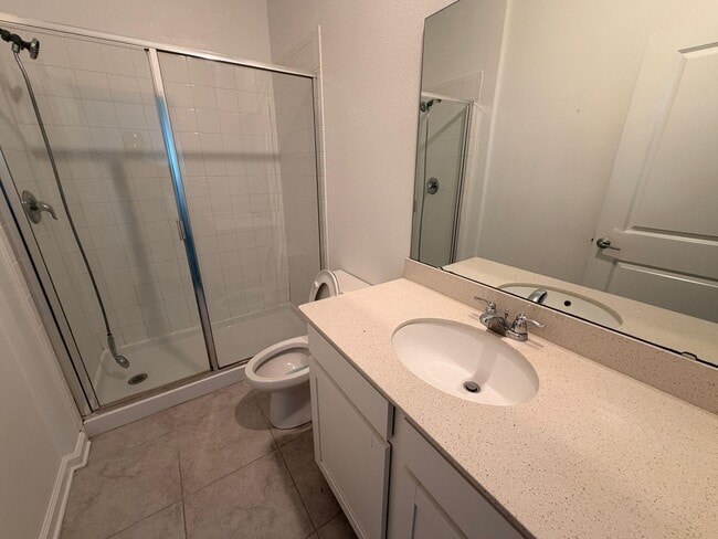 Building Photo - Rare find In-Law suite Home! Single family house with Separate entry and kitchen, laundry set!