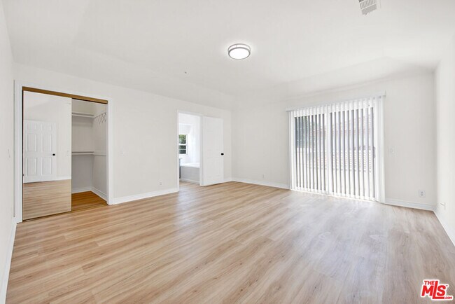Building Photo - 5532 Angelus Ave