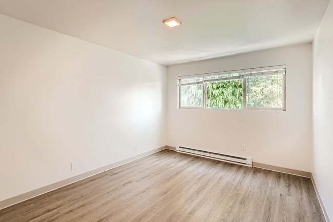 Building Photo - 6714 Greenwood Ave N