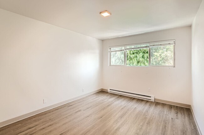 Building Photo - Second Floor 2bed/1bath Apartment in Greenwood!