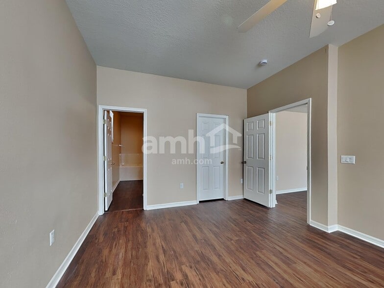 Building Photo - 10402 Boyette Creek Blvd