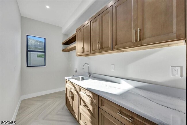 Building Photo - 3220 NW 21st St