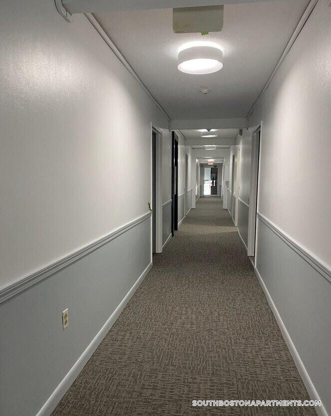 Building Photo - 740 E 7th St