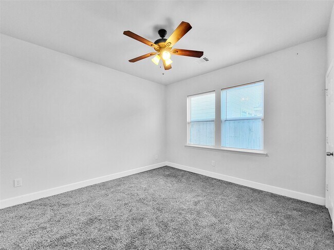 Building Photo - 8135 Chateau St