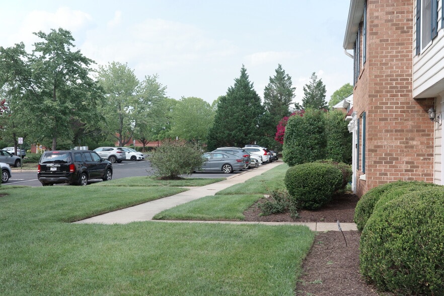 Building Photo - 9912 Whitney Cir