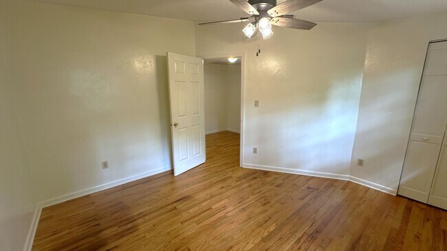 Building Photo - MIDTOWN 3/2 w/ Beautiful Wood Floors, Newer Paint, Inside Utility Area, & More! $1695/month Avail...