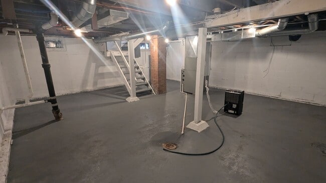 Building Photo - 2 bedroom, 1 bath house