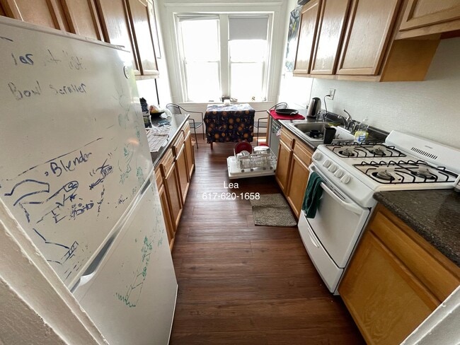 Building Photo - NO FEE!! SEPT Amazing 2bed around Clevelan...