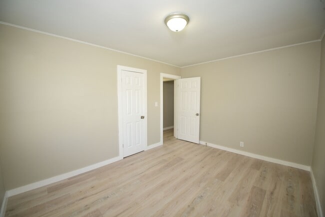 Building Photo - 424 S 73rd E Ave