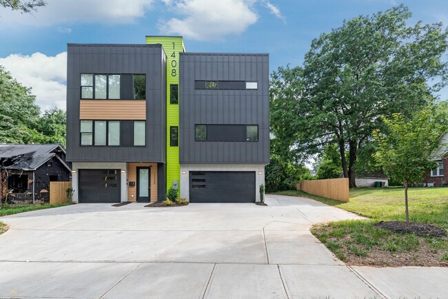 Primary Photo - Move-in Ready Modern Townhome!!