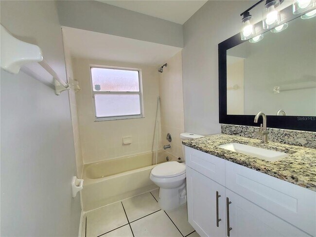 Building Photo - 10237 Vista Cove Ln