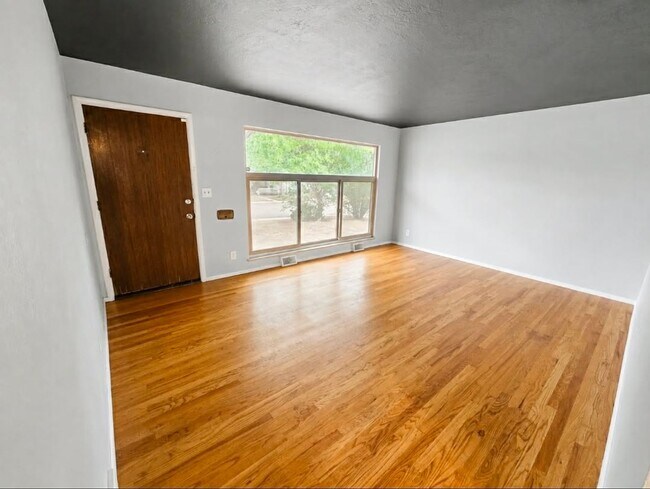 Building Photo - 2503 16th Ave