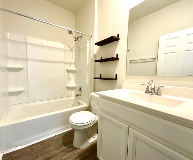 Building Photo - **APPLICATION RECEIVED** AVAILABLE NOW- Energy-Efficient 4/3 Home with Solar Panels & Pool Access!