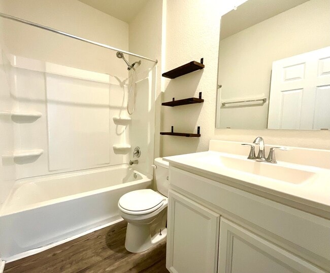 Building Photo - AVAILABLE NOW- Energy-Efficient 4/3 Home with Solar Panels & Pool Access!