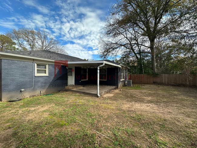 Building Photo - Tour Today! Updated 4 Bedroom 2 Bath Home!