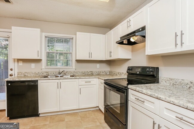 Building Photo - 1699 Winchester Way SE
