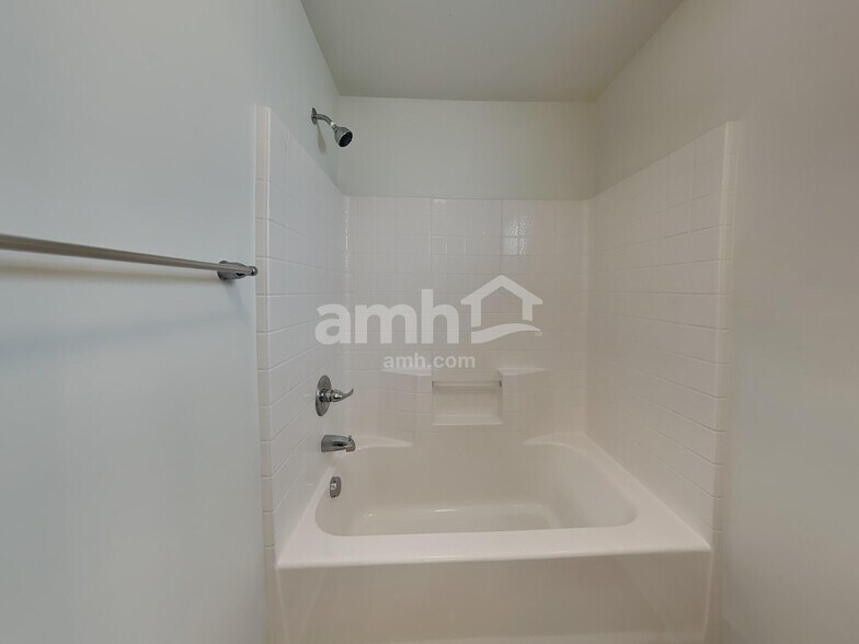 Building Photo - 3013 Corrona Ln