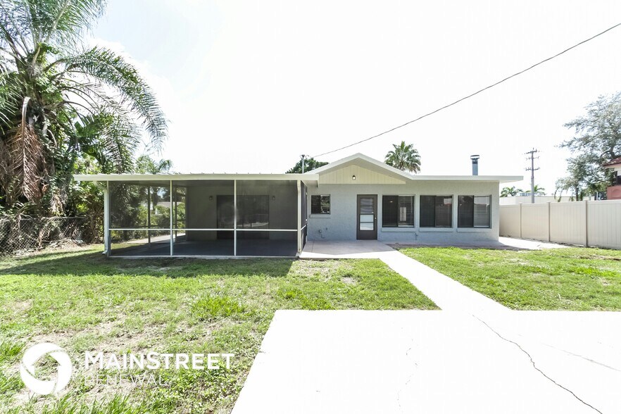 Building Photo - 2035 Goldenrod St