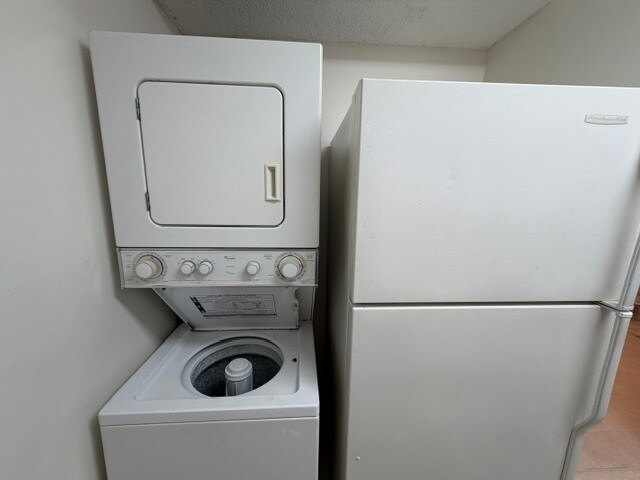 Washer/Dryer - 819 Twin Lakes Dr