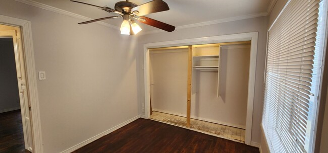 Building Photo - 2bedrooms 1bathroom 1 car garage