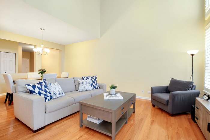 Building Photo - 10S458 Carrington Cir