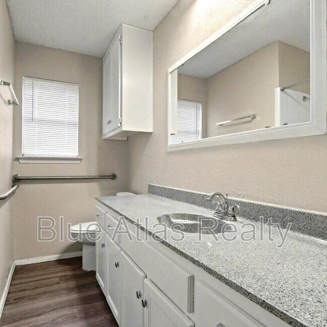 Building Photo - 6537 Meadowview Ln