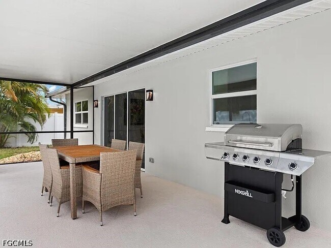 Building Photo - 4526 SE 10th Ave