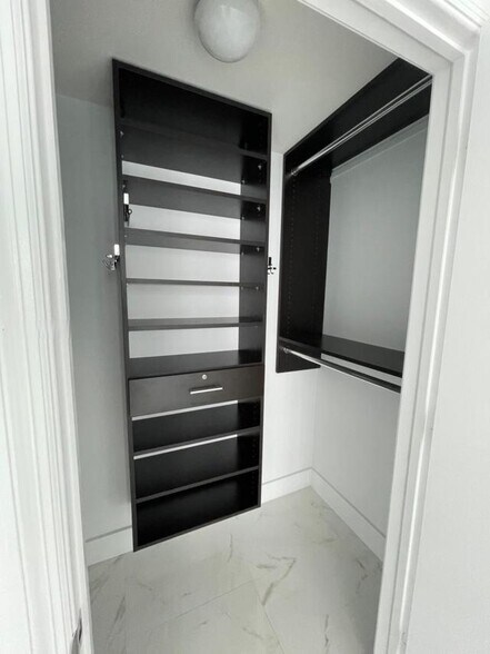 Building Photo - 500 Brickell Ave